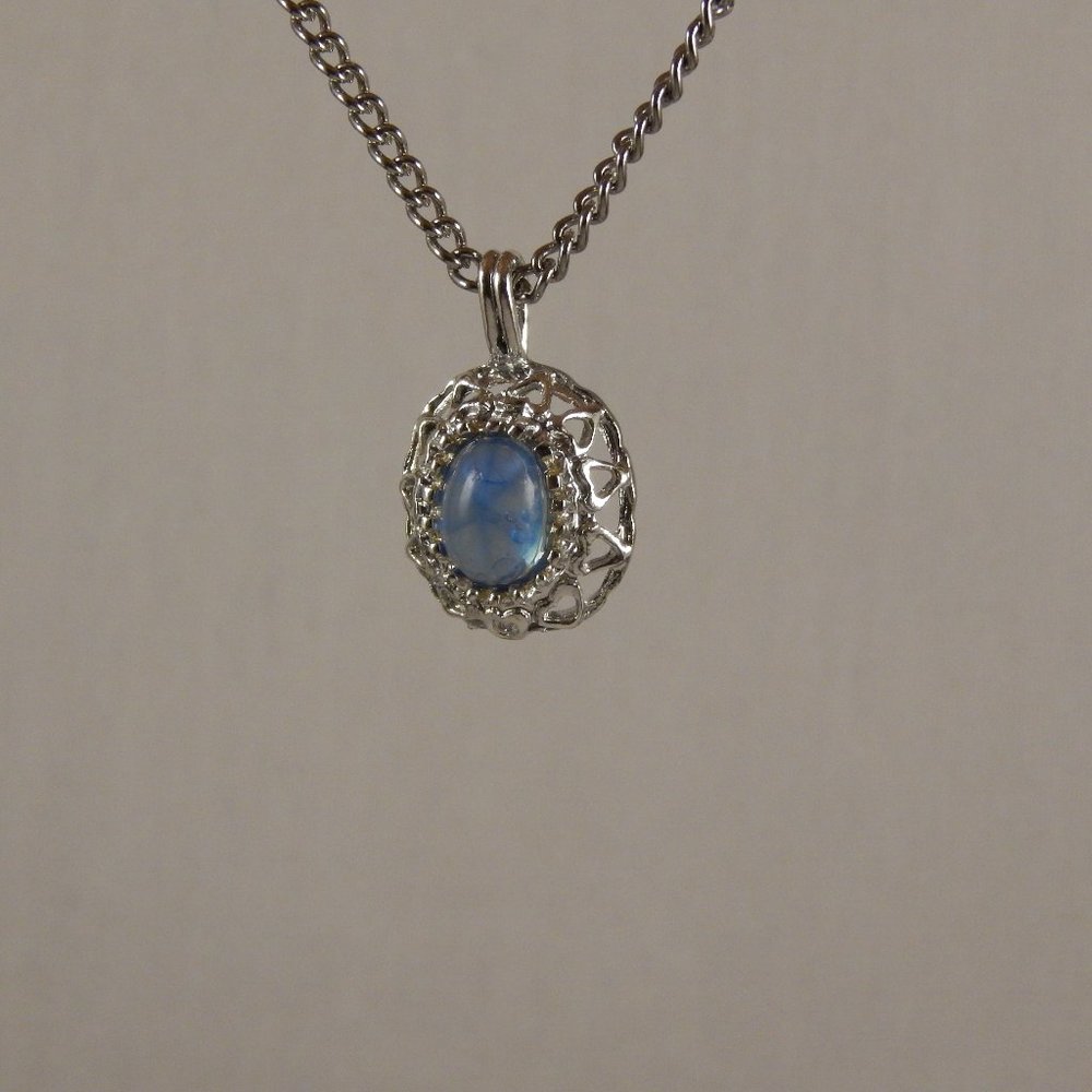 Blue stone pendent necklace